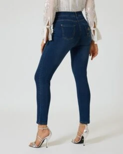 Jeans Mit Steinchen -Heim- Und Modegeschäft 59872170 81a99cf4 3750 11ee 8f6f 5a72d431453d pics640