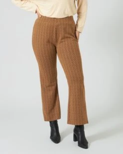 Jaquard-Hose 7 Jaquard-Hose -Heim- Und Modegeschäft 59882507 17a328c5 2b7d 11ee 8f6f 5a72d431453d pics640