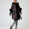 Poncho Mit Webpelzbesatz -Heim- Und Modegeschäft 59882701 e2f015de 1877 11ed 9039 5a72d431453d pics640