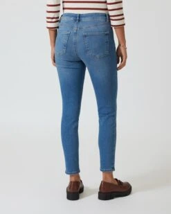 Jeans Mit Schmalem Bein -Heim- Und Modegeschäft 59887172 2502b1dd 4890 11ee 8f6f 5a72d431453d pics640