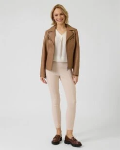 Lederjacke Mit Reverskragen 21 Lederjacke Mit Reverskragen -Heim- Und Modegeschäft 59908779 8f3ba6a1 6803 11ee 8f6f 5a72d431453d pics640